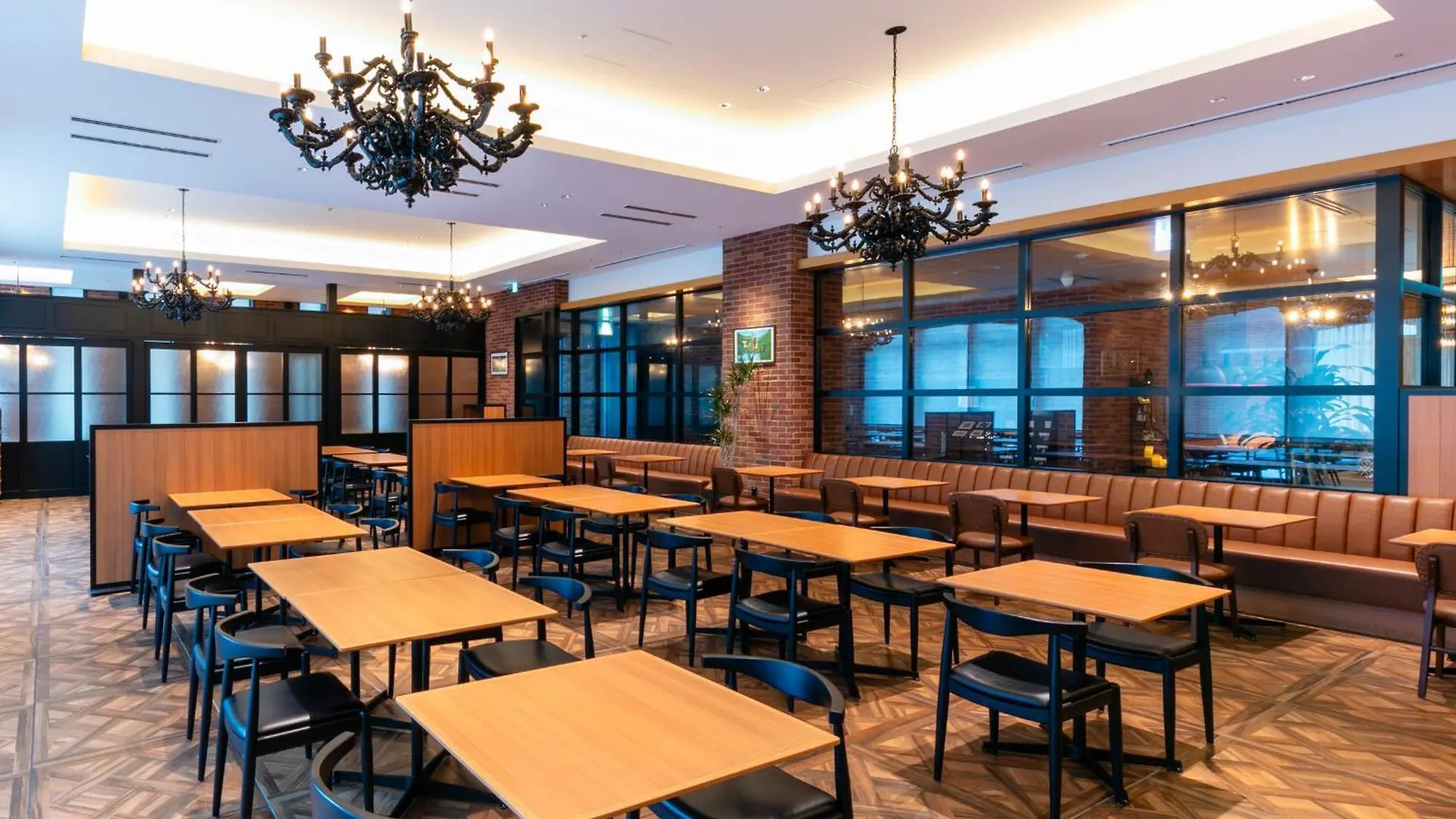 Kobe Hotel Juraku 3*,